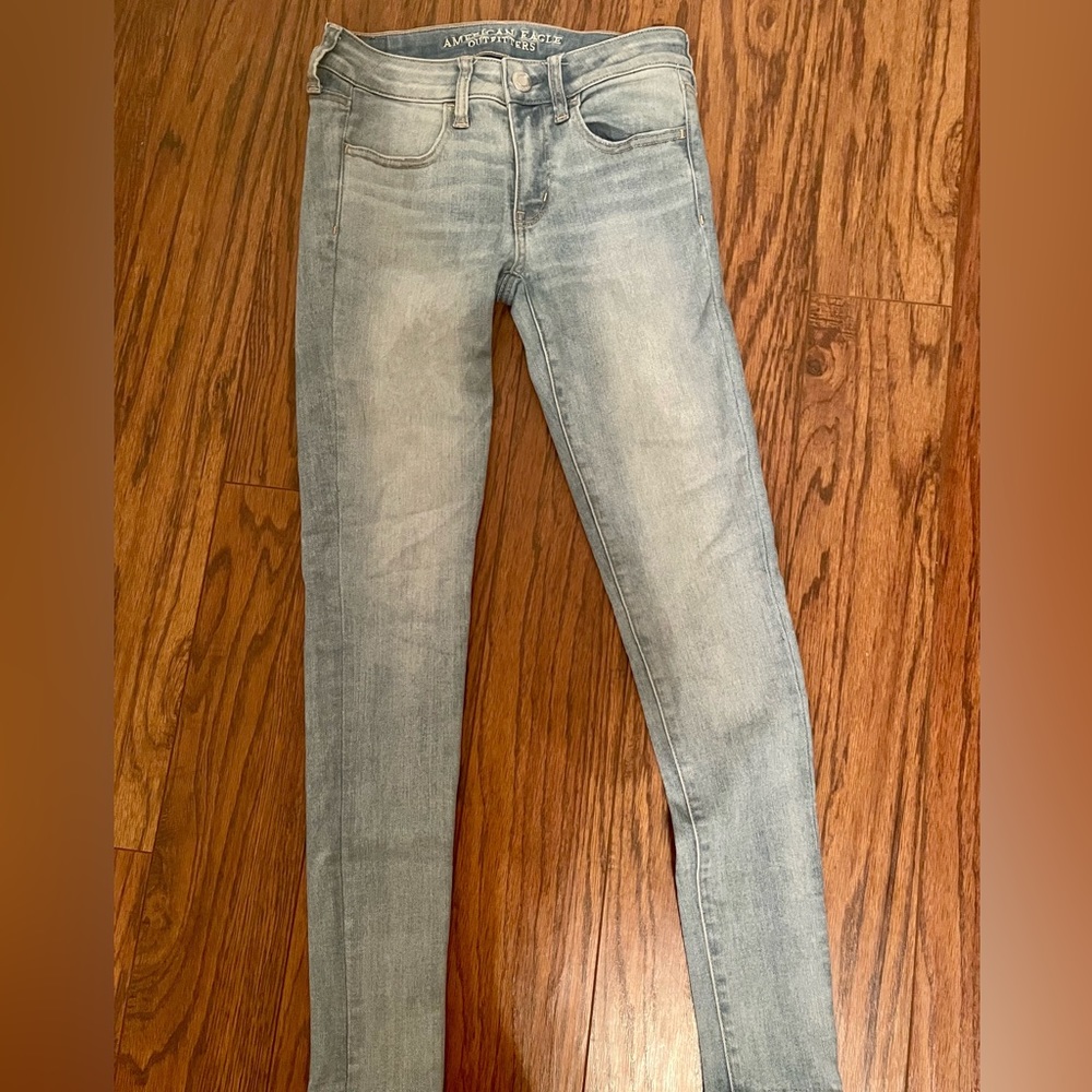 American Eagle Size 2 Regular Super Stretch Light-Wash Skinny Jeans